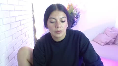 Snapshot of coraline_tay chatting on February 15, 11:39 am Carolina online show from February 15, 11:39 am