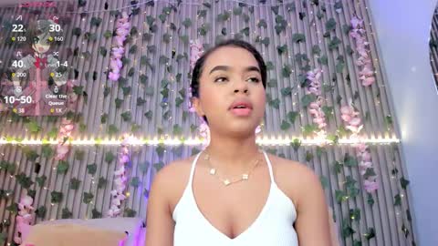 coralineross_ online show from November 24, 10:58 am