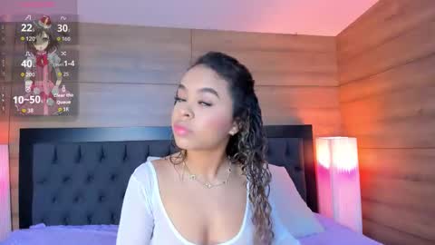 coralineross_ online show from December 18, 11:38 am