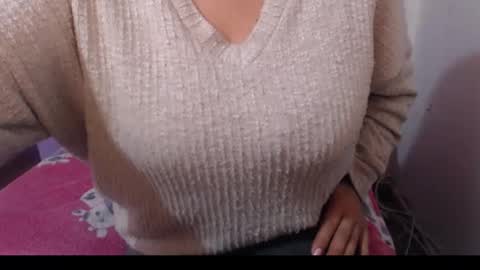 Snapshot of corinnahothotxxx chatting on January 6, 2:14 pm corinnahothotxxx online show from January 6, 2:14 pm