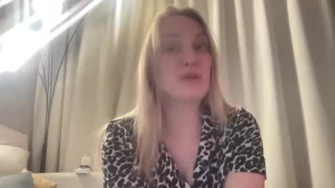 Snapshot of cosmo_blondiee chatting on September 15, 3:13 pm cosmo_blondiee online show from September 15, 3:13 pm