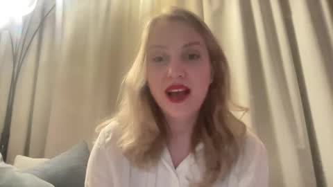 Snapshot of cosmo_blondiee chatting on September 16, 3:26 pm cosmo_blondiee online show from September 16, 3:26 pm