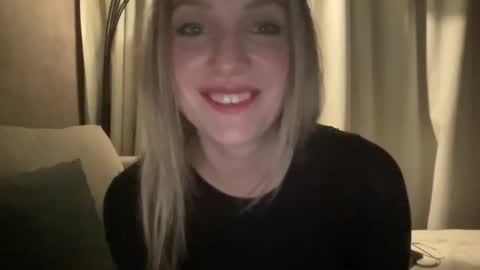 cosmo_blondiee online show from September 20, 7:17 pm