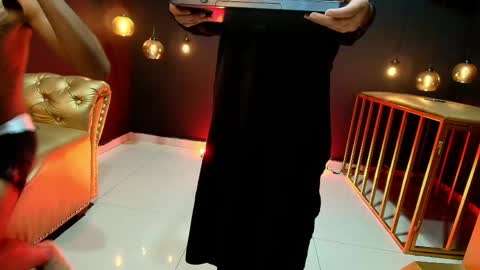 cossmo_wannda online show from April 16, 8:20 pm