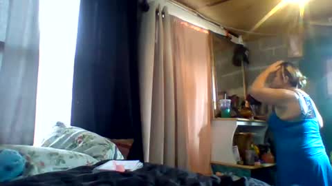 Snapshot of cotybonilla chatting on February 7, 6:34 pm Leftys Way online show from February 7, 6:34 pm