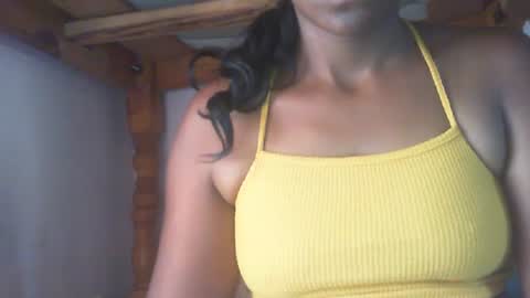Snapshot of couleur_vanille chatting on January 7, 5:54 am couleur_vanille online show from January 7, 5:54 am