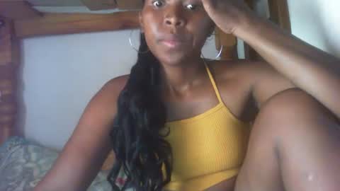 Snapshot of couleur_vanille chatting on January 28, 12:22 pm couleur_vanille online show from January 28, 12:22 pm