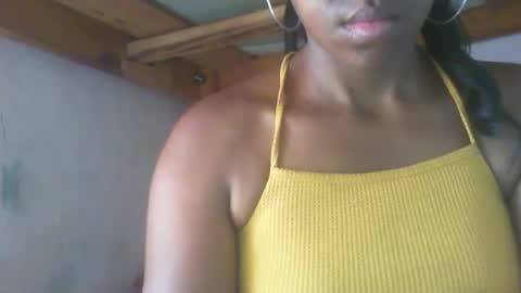 Snapshot of couleur_vanille chatting on December 26, 5:58 am couleur_vanille online show from December 26, 5:58 am