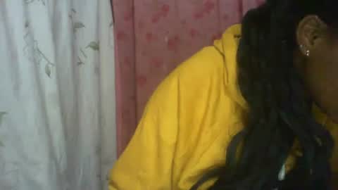 Snapshot of couleur_vanille chatting on September 12, 1:29 am couleur_vanille online show from September 12, 1:29 am
