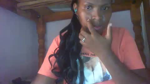 Snapshot of couleur_vanille chatting on January 23, 11:37 am couleur_vanille online show from January 23, 11:37 am