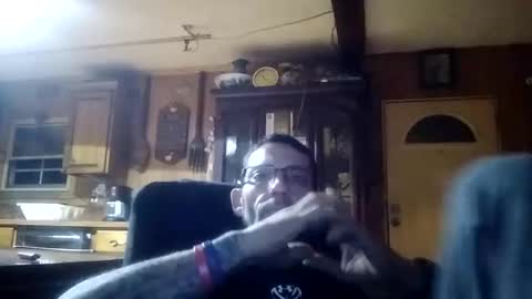 Snapshot of countryboy42225238 chatting on January 13, 4:18 am countryboy42225238 online show from January 13, 4:18 am