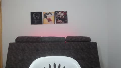 Snapshot of couple_sexandlove chatting on March 10, 1:54 pm ALEJANDRO Y EMILY online show from March 10, 1:54 pm