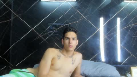 Couplehot  1 online show from September 17, 3:21 am