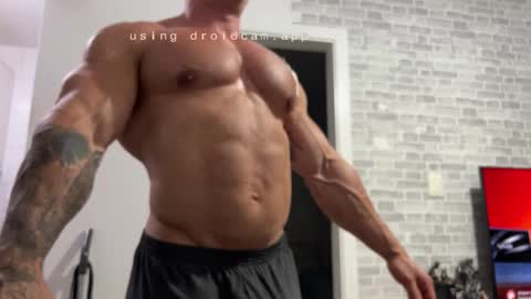 couplemuscle40 online show from March 4, 1:46 am