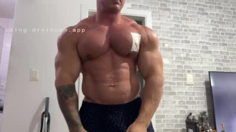 couplemuscle40 online show from March 13, 1:03 pm