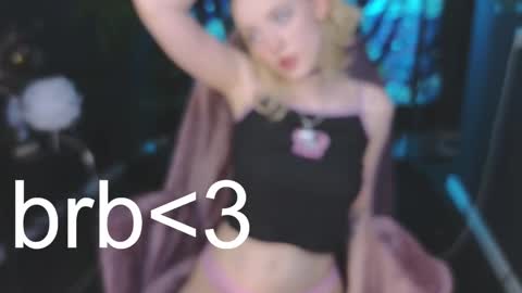 Snapshot of crackling_tati chatting on February 27, 11:59 pm Tati online show from February 27, 11:59 pm