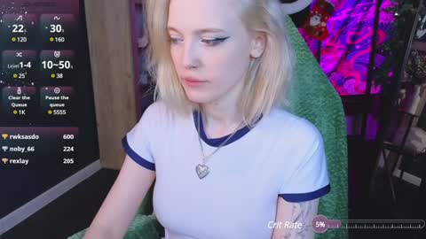 Snapshot of crackling_tati chatting on January 4, 3:29 am Tati online show from January 4, 3:29 am