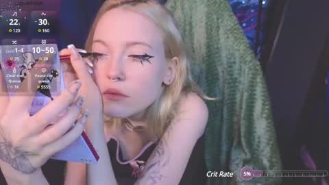 Snapshot of crackling_tati chatting on February 12, 9:22 pm Tati online show from February 12, 9:22 pm