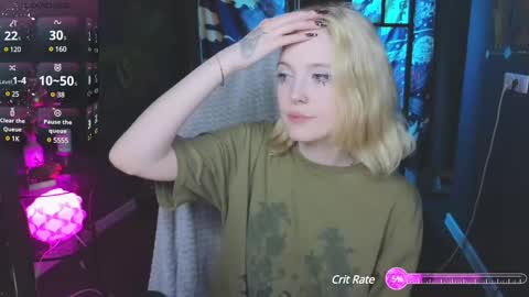 Snapshot of crackling_tati chatting on February 25, 8:42 pm Tati online show from February 25, 8:42 pm
