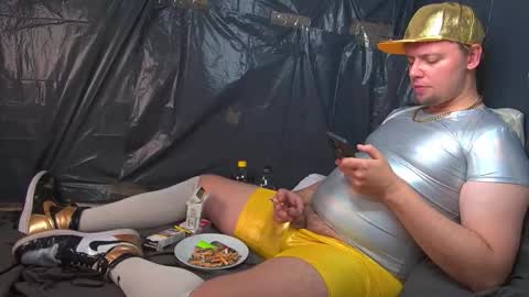 Snapshot of cravingboy chatting on September 19, 6:33 pm robin online show from September 19, 6:33 pm