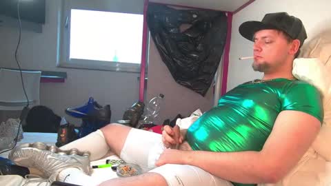 Snapshot of cravingboy chatting on January 24, 1:25 pm robin online show from January 24, 1:25 pm