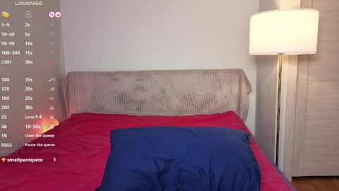 Mia online show from April 7, 2:08 pm