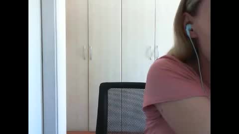 Snapshot of crazyanny chatting on March 4, 1:59 pm Anny online show from March 4, 1:59 pm