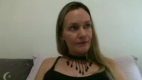 Snapshot of crazyanny chatting on February 21, 9:54 pm Anny online show from February 21, 9:54 pm
