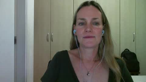 Snapshot of crazyanny chatting on February 18, 9:09 pm Anny online show from February 18, 9:09 pm