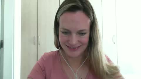 Snapshot of crazyanny chatting on February 26, 3:21 pm Anny online show from February 26, 3:21 pm
