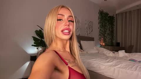 ALEXA AND WALLY online show from September 19, 5:49 pm