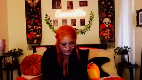 Vee online show from June 29, 7:02 pm
