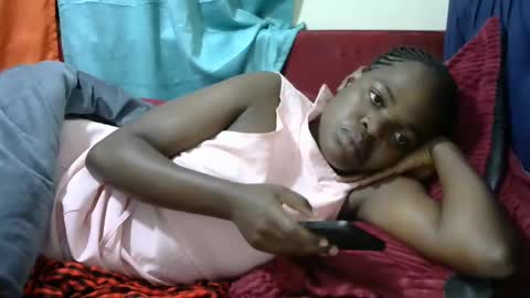 Snapshot of creamymomma chatting on December 8, 2:14 am verah online show from December 8, 2:14 am