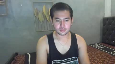 BareCreamyCum online show from December 5, 4:15 am