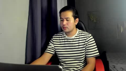 BareCreamyCum online show from December 23, 12:19 pm