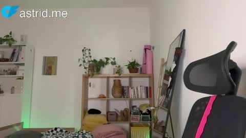 Astrid online show from October 26, 10:42 pm