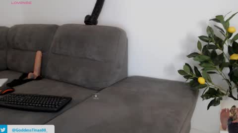 cris_tinne online show from April 4, 2:57 pm