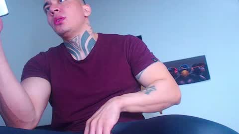 Snapshot of criss__tom chatting on February 5, 2:51 am Cristopher online show from February 5, 2:51 am