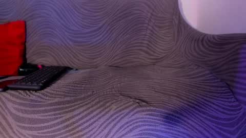 criss_zuri online show from April 15, 2:53 pm