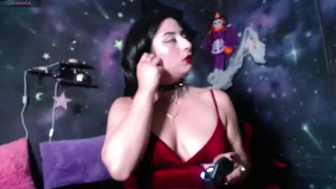 Cristal de Leon online show from October 9, 9:31 pm