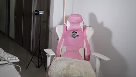 Laura online show from February 11, 2:37 am