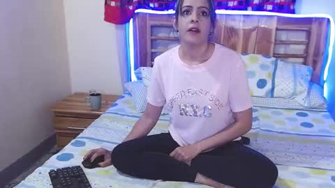 Snapshot of cristall_dulce_ chatting on December 19, 12:34 am cristall online show from December 19, 12:34 am