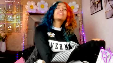   online show from November 4, 8:21 pm