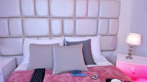 cristallwilliams online show from December 3, 7:58 pm