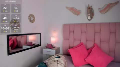 Snapshot of cristalmunez chatting on February 4, 12:33 pm cristal online show from February 4, 12:33 pm