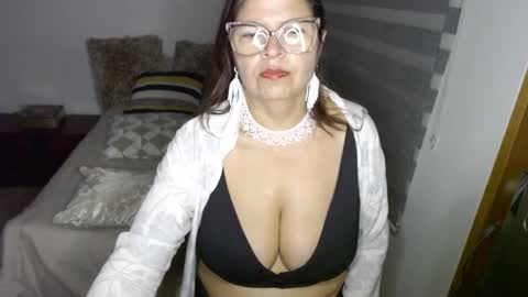Snapshot of cristalperez_ chatting on February 7, 10:19 am Cristalperez online show from February 7, 10:19 am