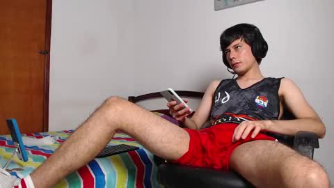 Snapshot of cristian_ortiz_1 chatting on December 19, 1:28 am Cristian online show from December 19, 1:28 am