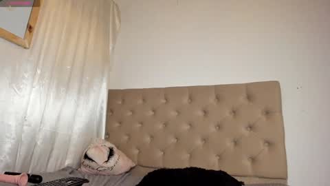 Snapshot of cristina_fernando chatting on January 10, 12:27 am soycriss online show from January 10, 12:27 am