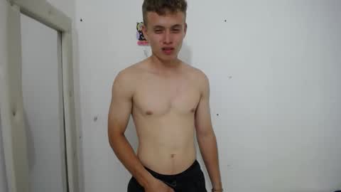 cristopher_2004 online show from February 2, 6:36 am