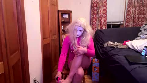 crossdresser4u1971 online show from February 12, 9:31 am